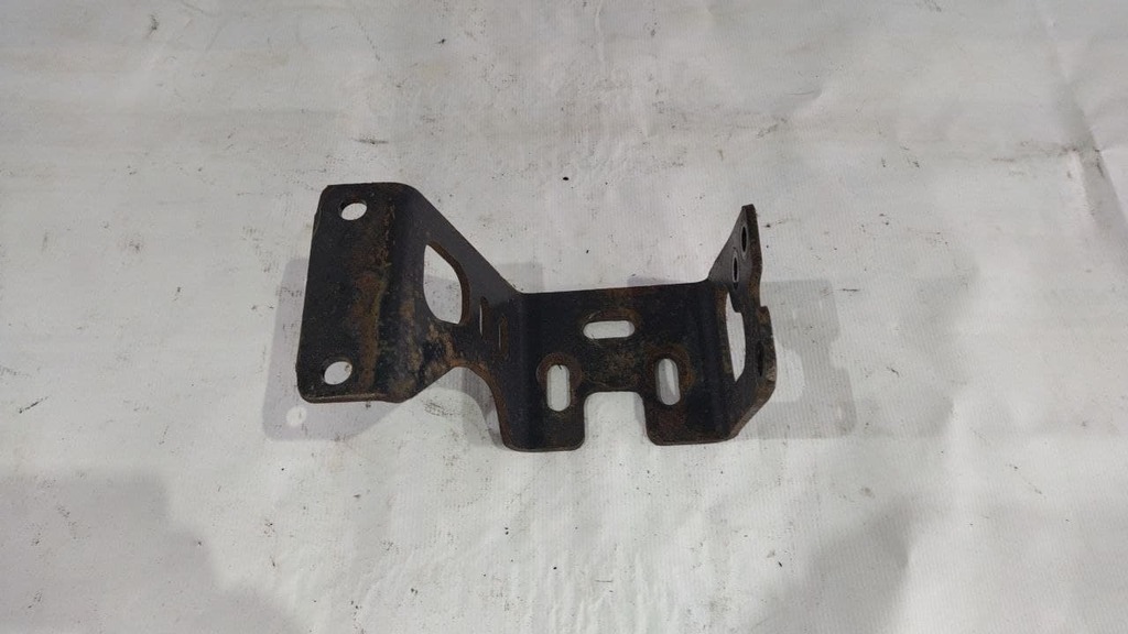 кронштейн бампера правый б/у - 3